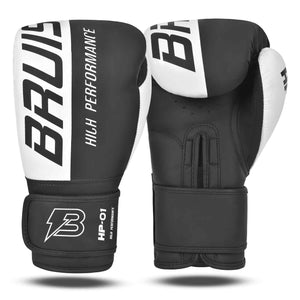 Guantes Bruiser por delante y por detrás color negro y blanco. Logo en la parte izquierda frontal. Hechos de polipiel de calidad con acolchado denso. Cierre velcro reforzado. Para kickboxing y muay thai. Imagen frontal.