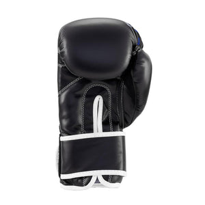 Guantes Tiger para Muay Thai, color negro con diseño "Tiger" azul. Hechos de polipiel de alta calidad. Palma de guante negra. Foto frontal.