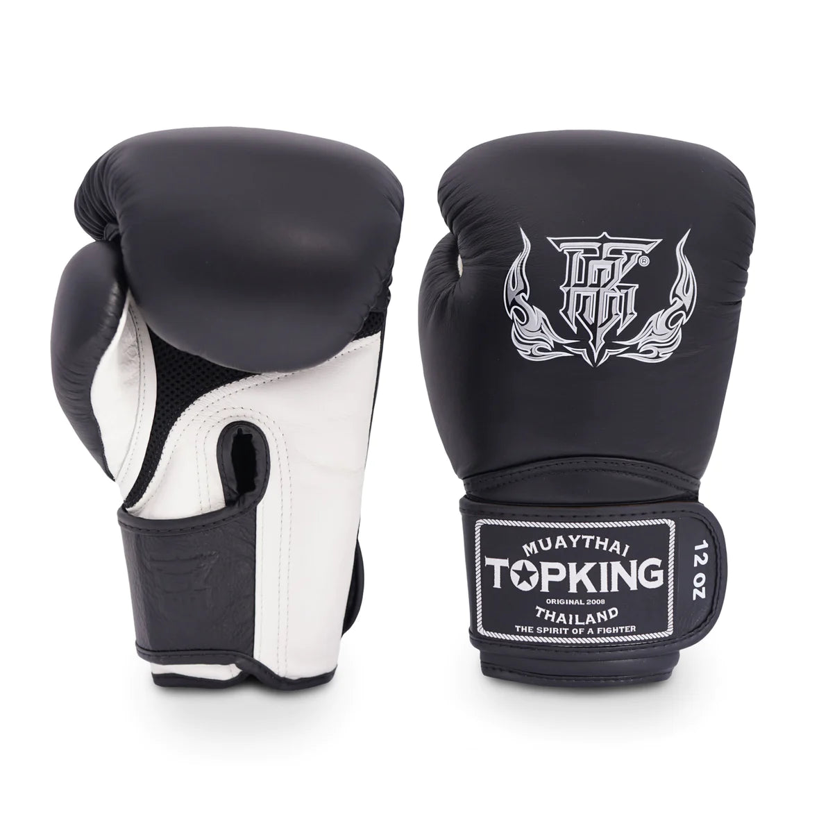 Guantes de boxeo Top King color negro con detalles blancos por delante y por detrás. Logo en el centro. Hechos de piel con espuma de varias capas. Correa Velcro alrededor de al muñeca y ventilación "climacool".