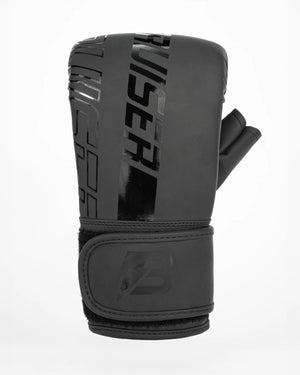 Guantillas Bruiser negras. Logo brillante "Bruiser" en el centro en vertical. Hechas de polipiel resistente para entrenamientos frecuentes, golpeo en saco y manoplas. Imagen frontal.