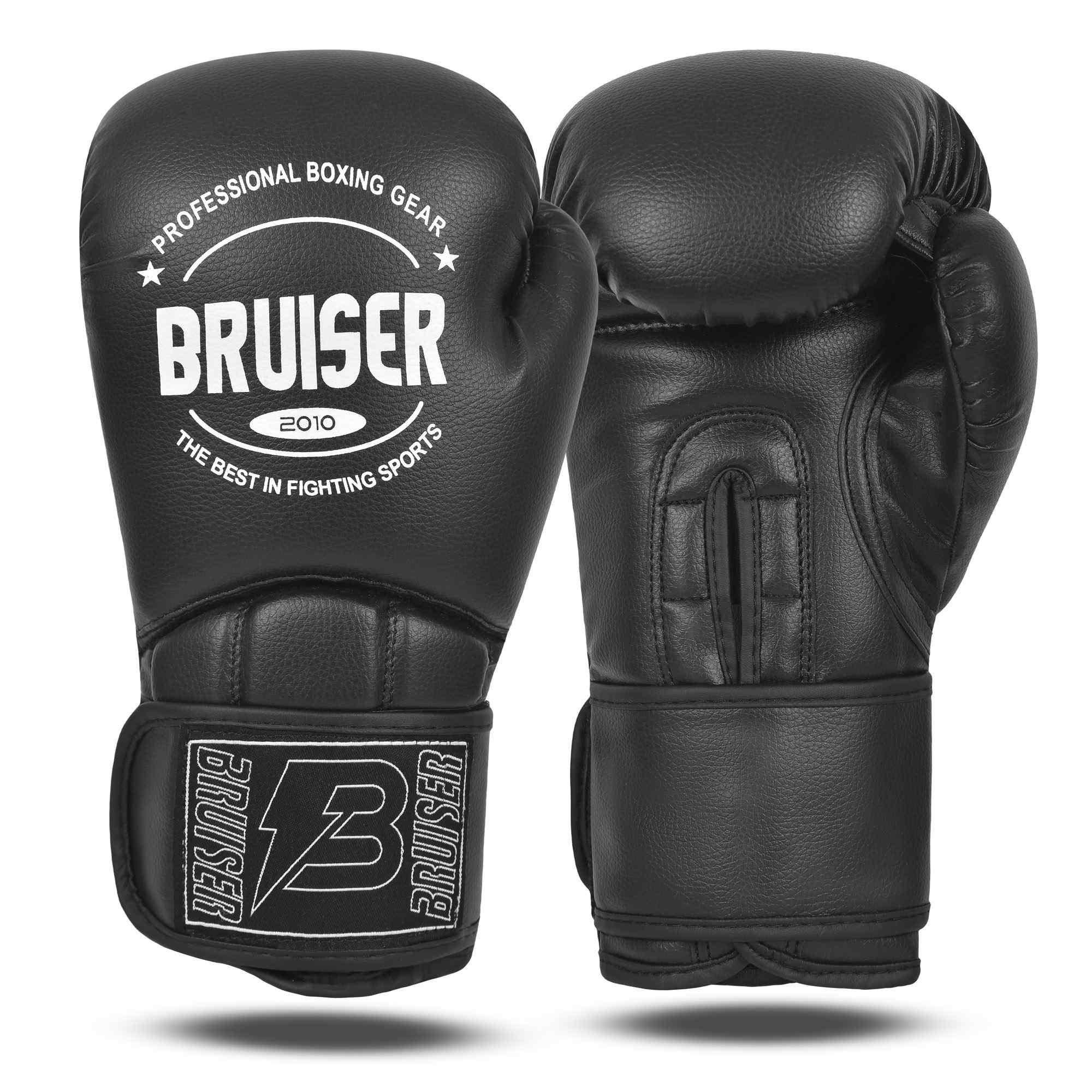 Guantes de boxeo marca Bruiser color negro con detalles blancos elegante. Logo en el centro. Hechos de polipiel con acolchado interno. Diseño con ventilación. Para sparring.