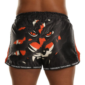 Pantalón corto Tiger para niños color negro y naranja. Logo en la cintura y diseño de tigre en el centro. Parte trasera.