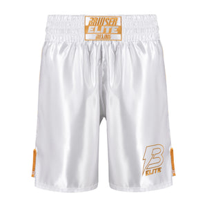 Pantalón boxeo Bruiser color blanco bordado con detalles dorados. Logo Bruiser en parte izquierda y cintura. Hecho con materiales ligeros y resistentes. Cómodos con ventilación. Imagen frontal.