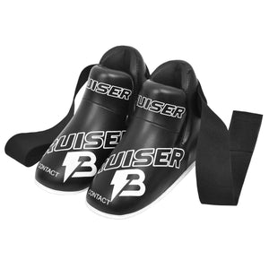 Protectores de pie "Bruiser" color negro para kickboxing, taekwondo o muay thai. Hechos de polipiel. Sistema de sujeción con elástico y cierre de velcro. Perfil izquierdo.