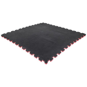 Pieza tatami puzzle 2cm color negro y rojo con acabado profesional y antildeslizante. Tamaño 100x100cm con grosor de 2cm. Fabricado en EVA.