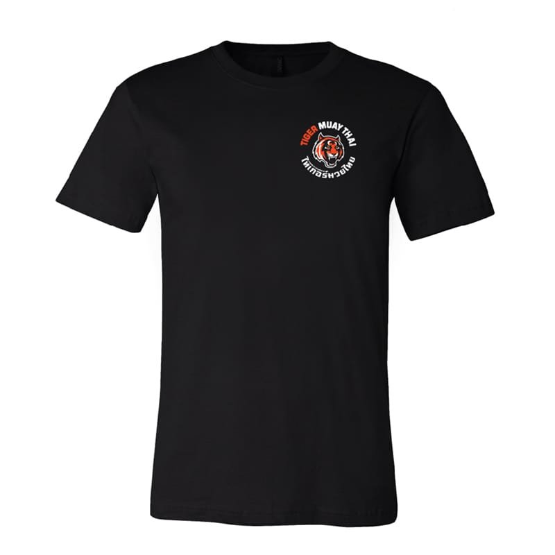Camiseta marca Tiger color negro para hombre. Logo de Tiger en pectoral izquierdo. Hecha de algodón extrasuave con ajuste regular. Para Muay Thai, Boxeo, ropa de calle. 