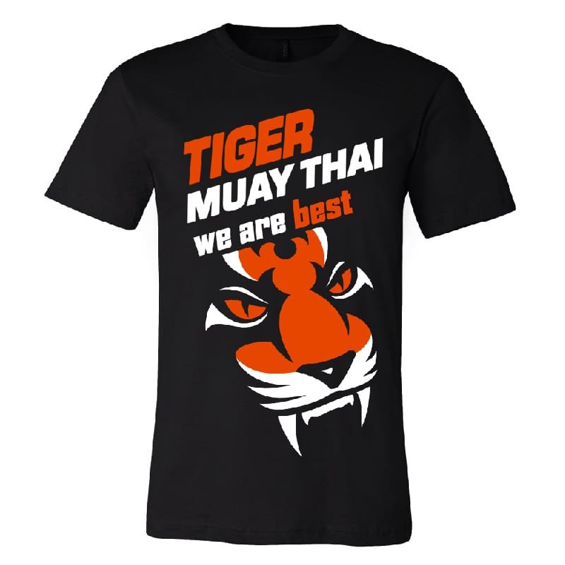 Camiseta Tiger Muay Thai manga corta color negro. Logo en el centro. Hecha de algodón extrasuave con costuras reforzadas. Para Muay Thai, boxeo, entrenamiento. 