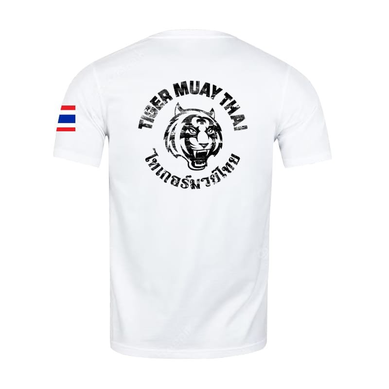 Camiseta Tiger Muay Thai manga corta color blanco por detrás. Logo en el centro. Hecha de algodón extrasuave con costuras reforzadas. Para Muay Thai, boxeo, entrenamiento. 