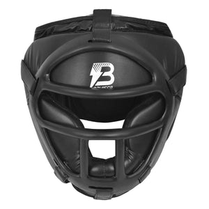 Casco Bruiser color negro. Hecho de cuero con relleno de espuma y careta  de policarbonato. Imagen frontal. 