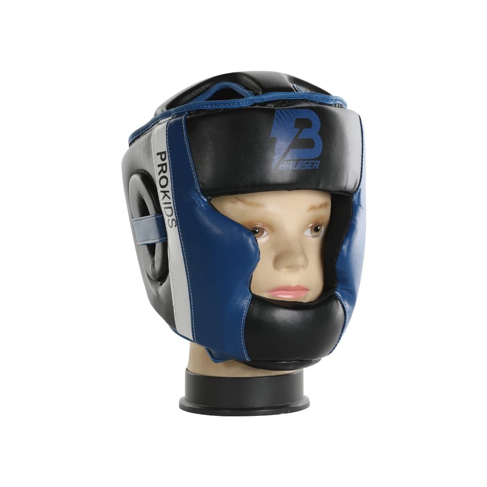 Casco Bruiser para niños color azul y  negro con detalles blancos. Logo en el centro. Hecho de polipiel con relleno de espuma. Correas de velcro reforzadas. Imagen frontal.
