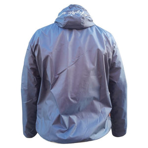 Chubasquero Bruiser color azul marino. Hecho de poliester. Con capucha, cremallera y bolsillos laterales. Imagen trasera.