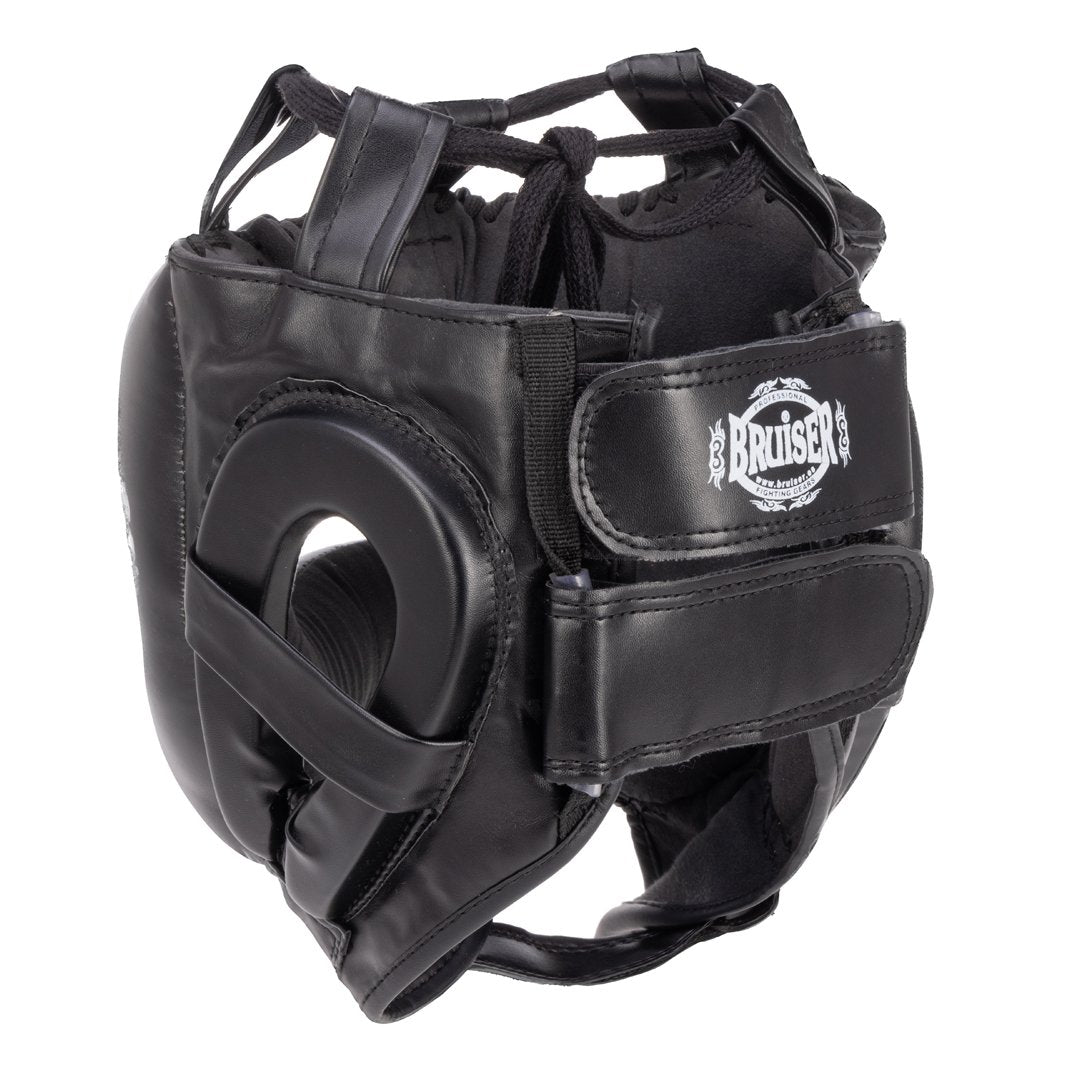 Casco de barra marca Bruiser color negro. Logo en el centro. Hecho de polipiel con relleno de espuma. Ajustable con cuerdas en parte superior. Imagen trasera. 