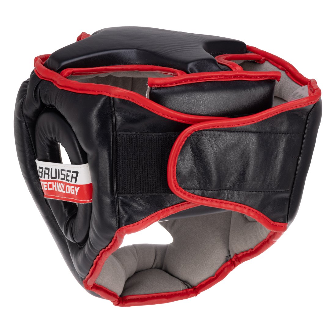 Casco marca Bruiser color negro y rojo. Logo en el centro. Hecho de polipiel. Ajuste cómodo y seguro con diseño transpirable. Imagen trasera.  