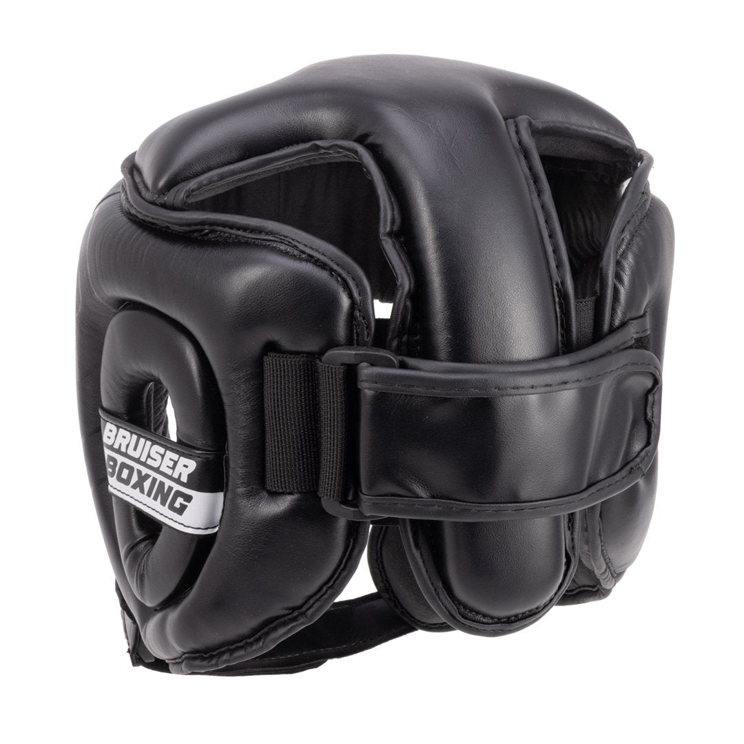 Casco marca Bruiser color negro. Logo en el centro. Hecho de polipiel. Ajuste cómodo y seguro con diseño transpirable. Imagen trasera.  