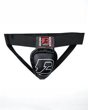 Coquilla Bruiser de metal color negro con logo en blanco en el centro. Para los deportes como Muay Thai, Kick Boxing, MMA y Boxeo.