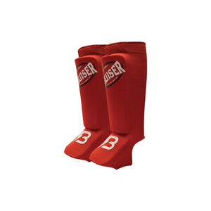 Espinilleras calcetín Bruiser color rojo. Tejido elástico con relleno de espuma. Velcro con ajuste seguro. Perfil izquierdo.