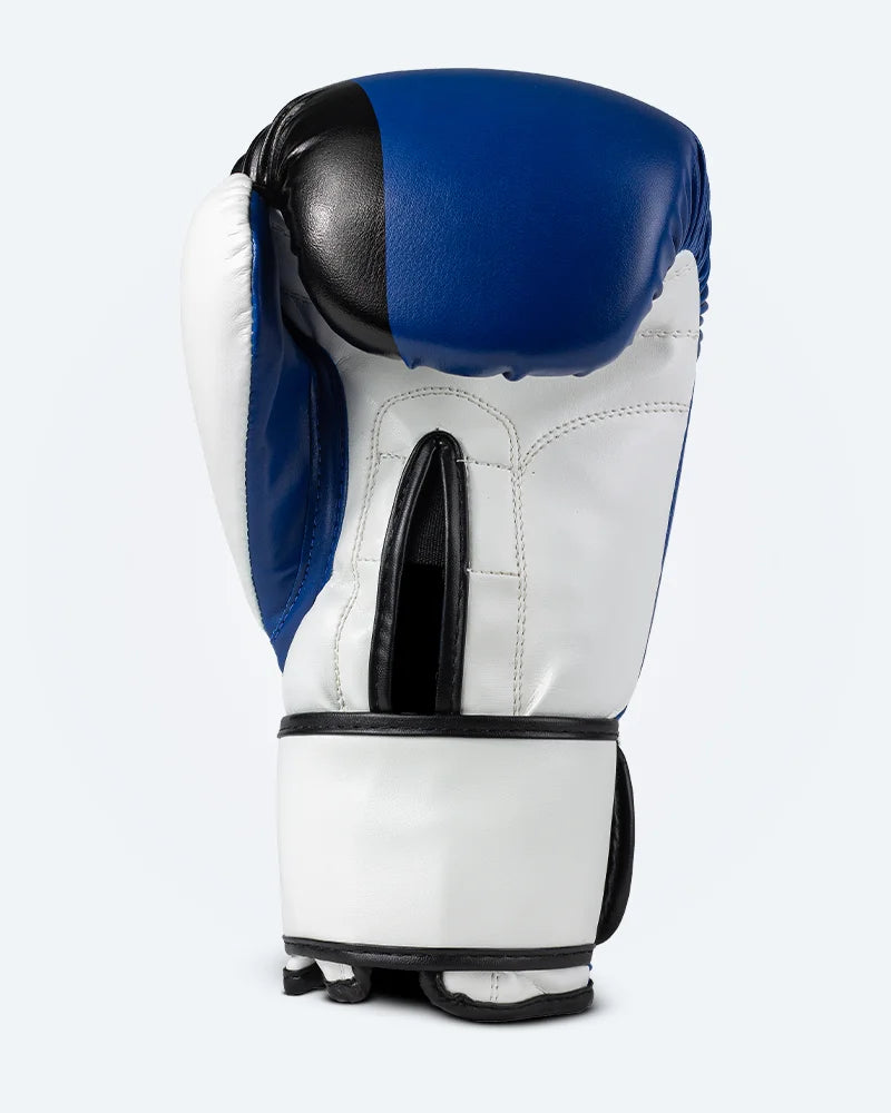 Guantes de boxeo de piel sintética, azules y negros interior blanco, abertura transpirable en palma, para muay thai, kick boxing y trabajo de saco y manoplas. Imagen interior.
