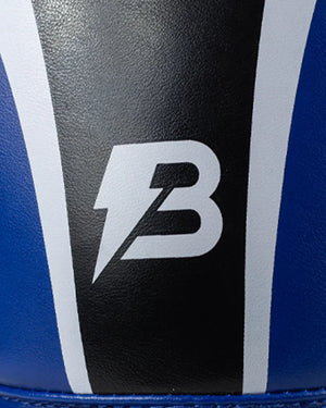 Centro del guante detallado con logo "Bruiser" en color blanco. 