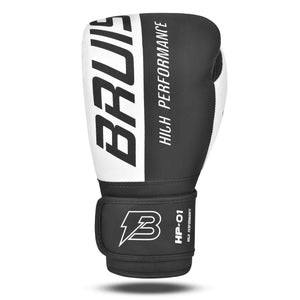 Guante Bruiser, color negro y blanco. Logo en la parte izquierda frontal. Hechos de polipiel de calidad con acolchado denso. Cierre velcro reforzado. Para kickboxing y muay thai. Imagen frontal.