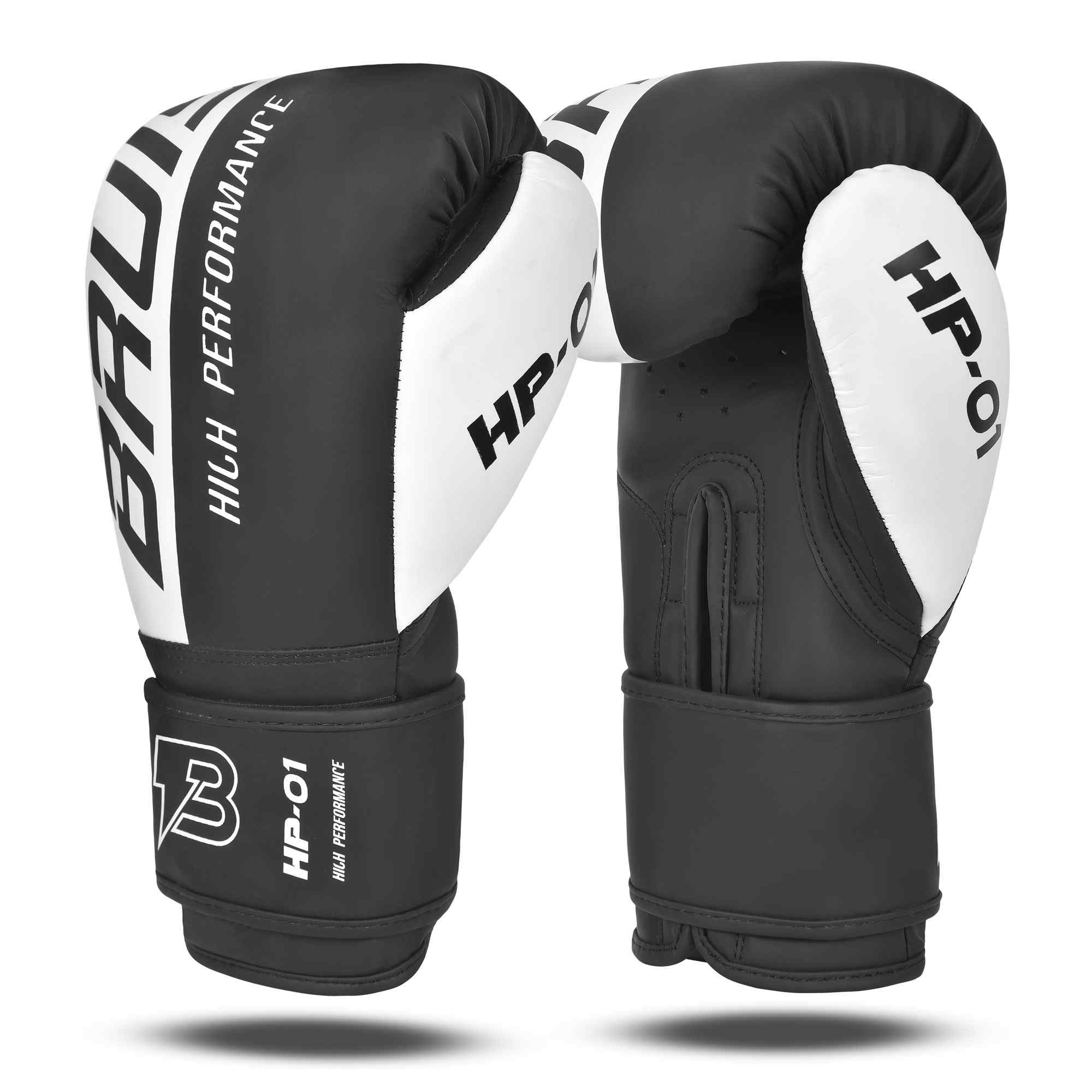 Guantes Bruiser, color negro y blanco. Logo en la parte izquierda frontal. Hechos de polipiel de calidad con acolchado denso. Cierre velcro reforzado. Para kickboxing y muay thai. Imagen frontal.
