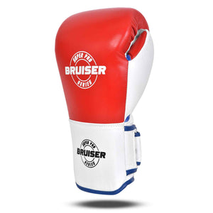 Guante de boxeo BRUISER color rojo y blanco con detalle azules. Logo Bruiser en el centro. Hechos de piel de vaca con acolchado denso. Cierre velcro seguro. Para entrenamientos en saco, manoplas, sparring, profesional o amateur. Imagen frontal.