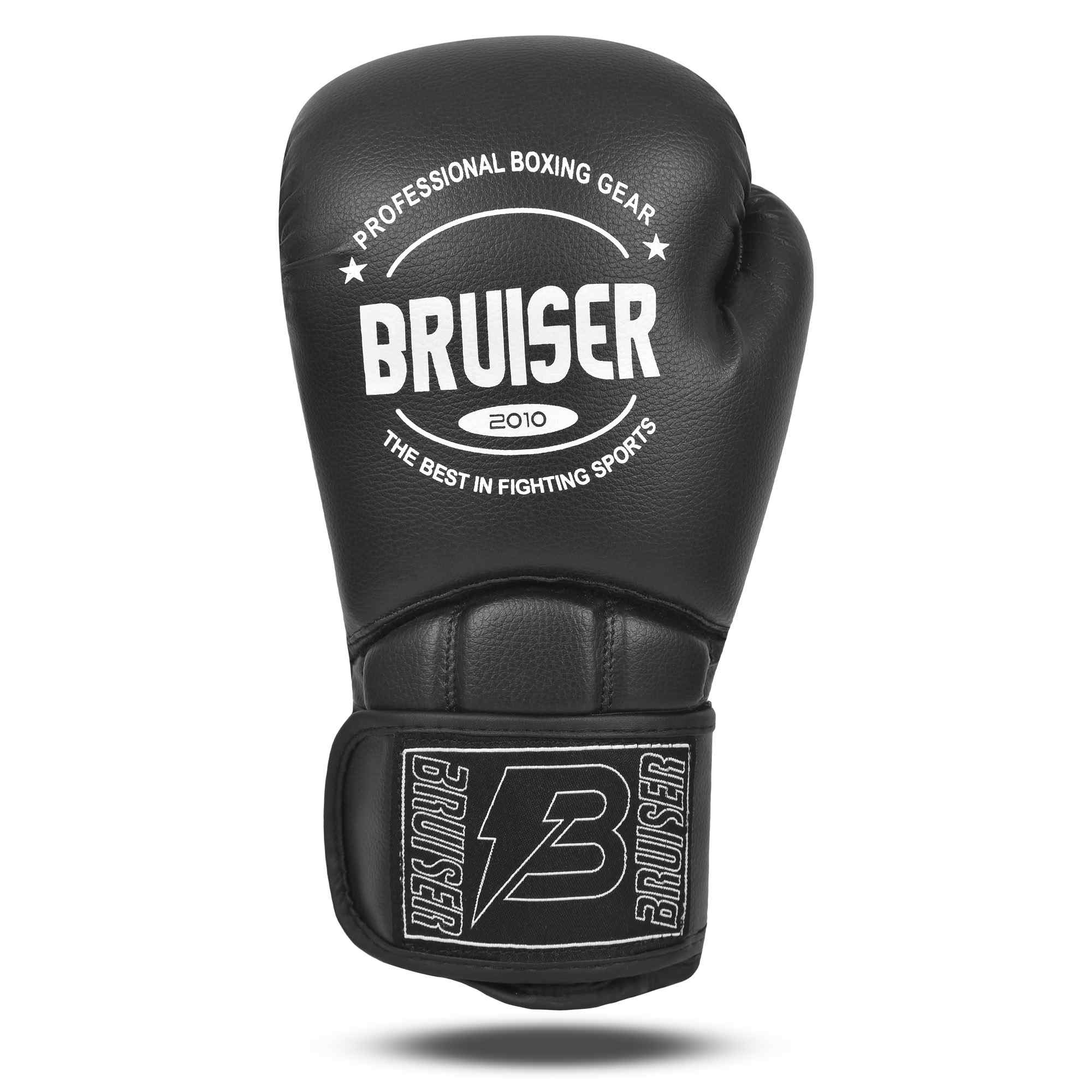Guante de boxeo marca Bruiser color negro con detalles blancos elegante. Logo en el centro. Hechos de polipiel con acolchado interno. Diseño con ventilación. Para sparring. 