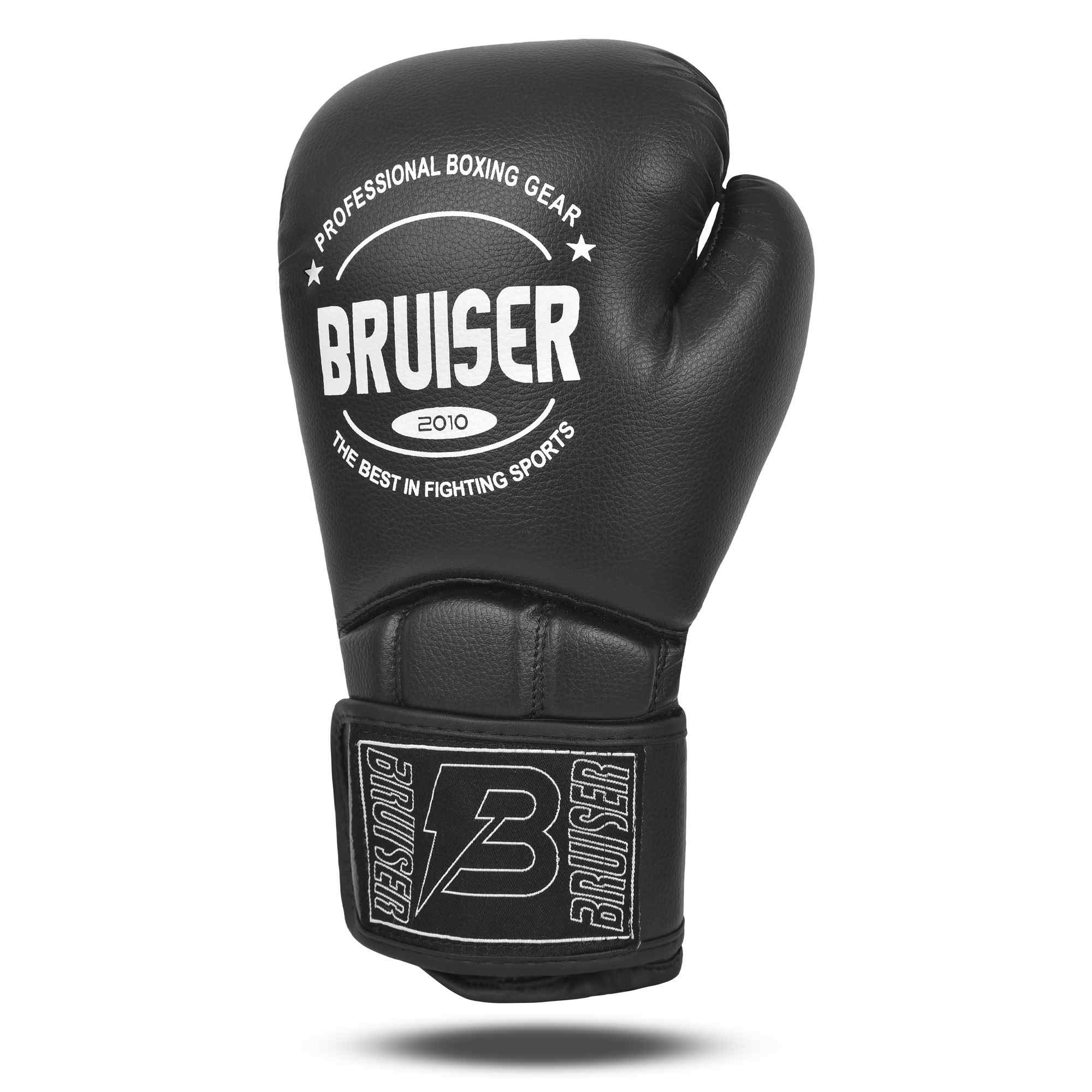 Guante de boxeo marca Bruiser color negro con detalles blancos elegante. Logo en el centro. Hechos de polipiel con acolchado interno. Diseño con ventilación. Para sparring. 