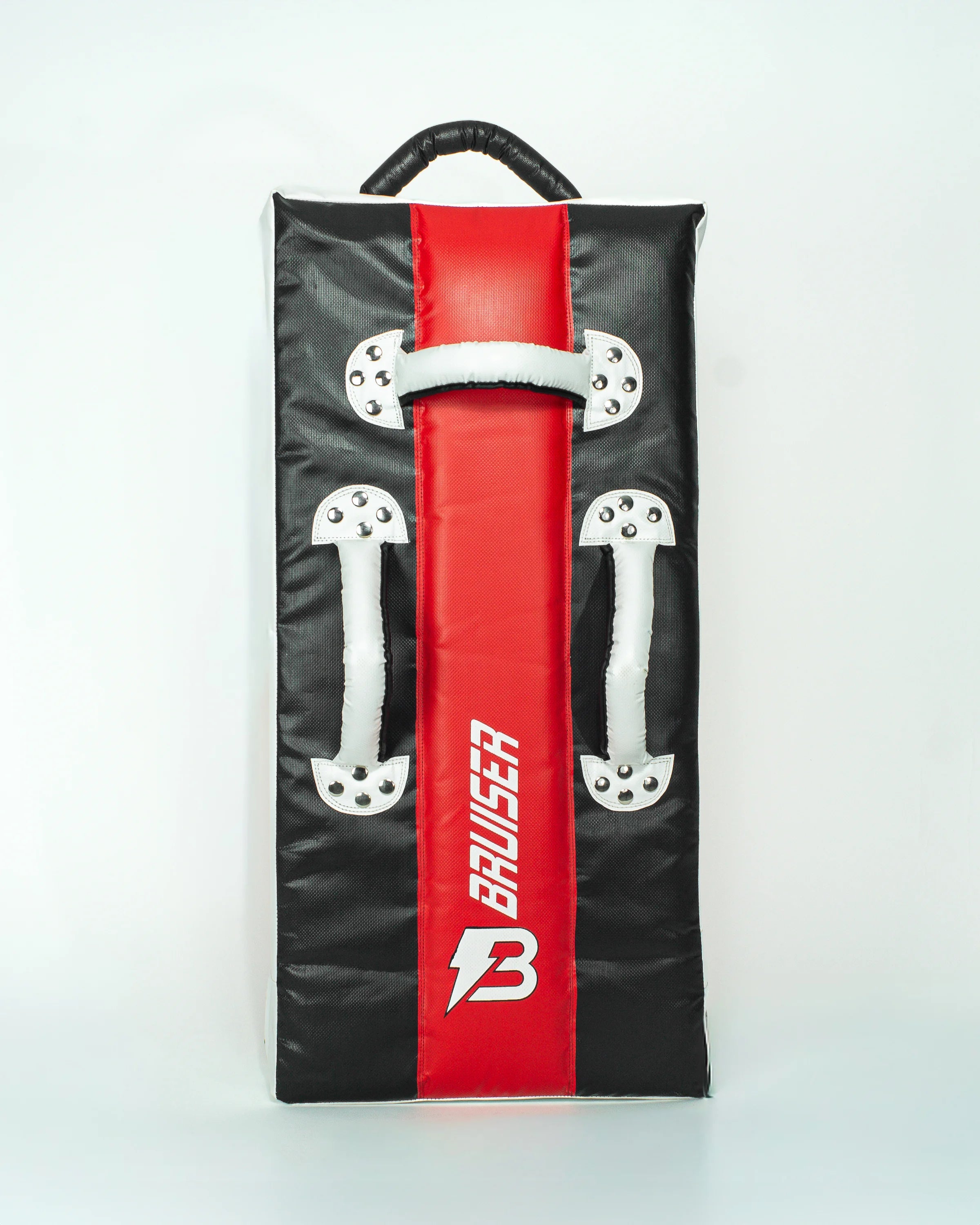 Pao escudo gigante "Bruiser" rojo con detalles blancos y negros. Hecho de materiales de alta calidad con relleno de alta densidad. Agarres reforzados Para Boxeo, Muay Thai, Karate, Taekwondo, Kickboxing. Imagen trasera.