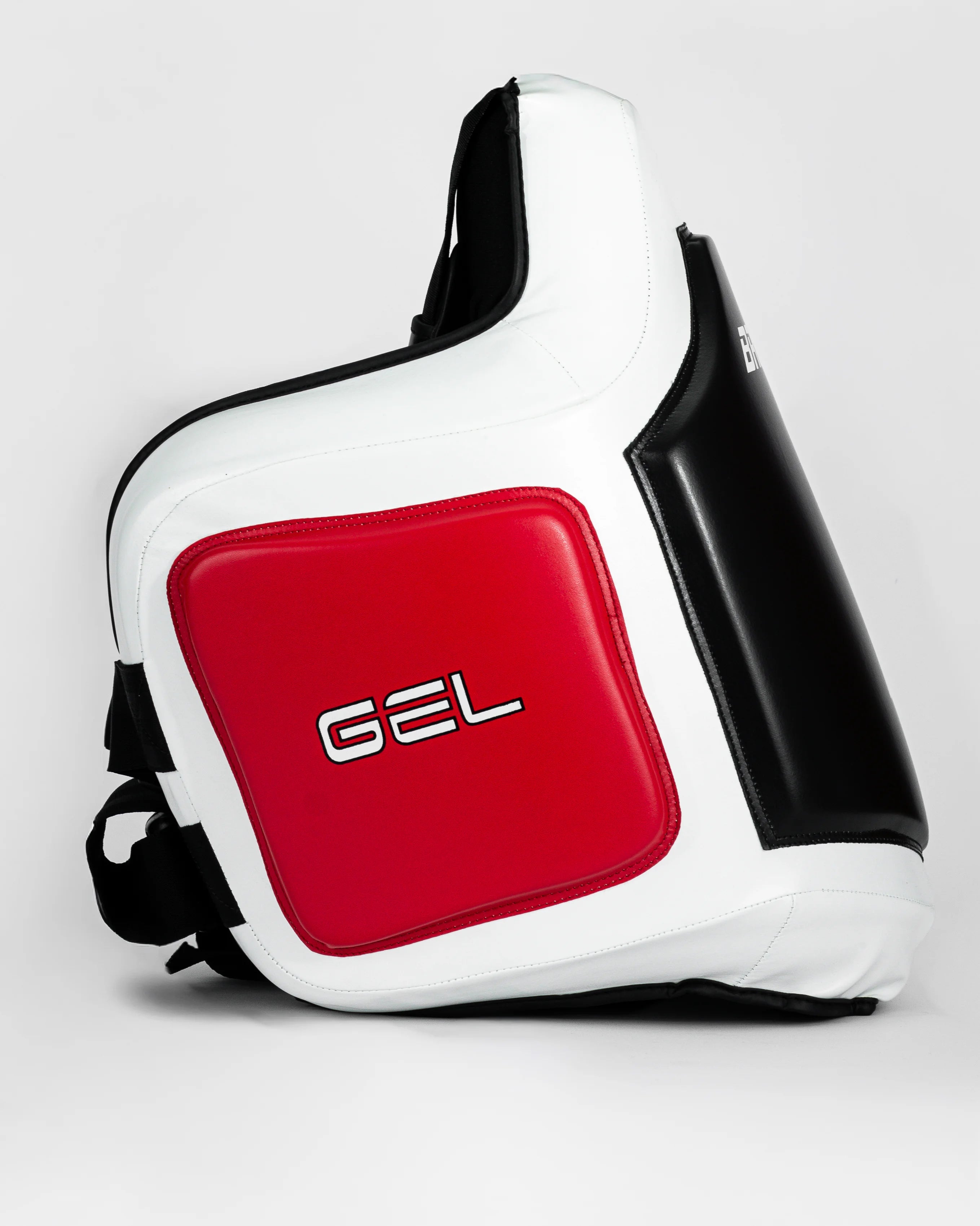 Ventral "Bruiser" color blanco negro y rojo. "GEL" escrito en los laterales. Ajuste al cuerpo y velcro reforzado. Imagen perfil derecho.  