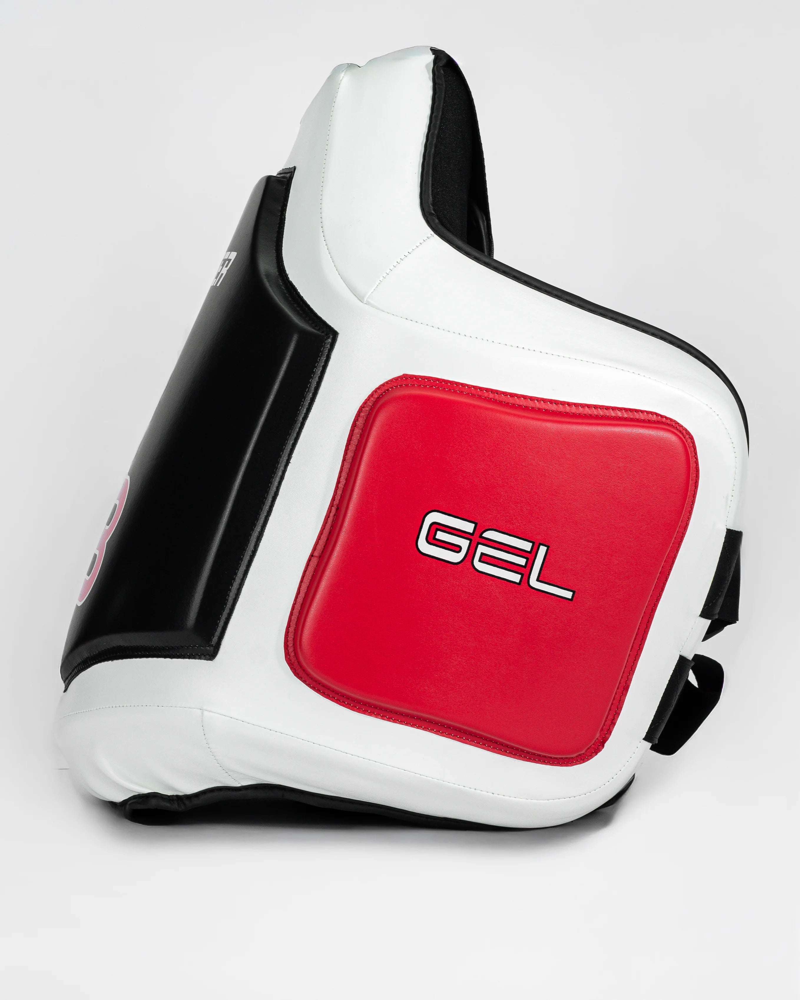 Ventral "Bruiser" color blanco negro y rojo. "GEL" escrito en los laterales. Ajuste al cuerpo y velcro reforzado. Imagen perfil izquierdo.  