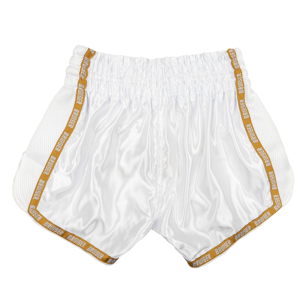 Pantalón corto de Muay Thai marca Bruiser color blanco y dorado. Logo en el centro. Hecho de poliéster. Imagen trasera. 