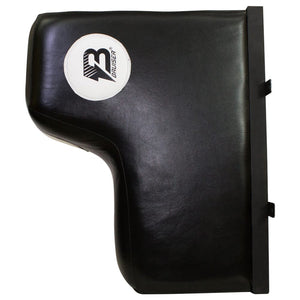 Silueta de pared marca Bruiser color negro con detalles blancos Logo en el centro. Hecha de piel de búfalo con un peso de 15kg. Para gimnasio o uso particular. Perfil izquierdo.  