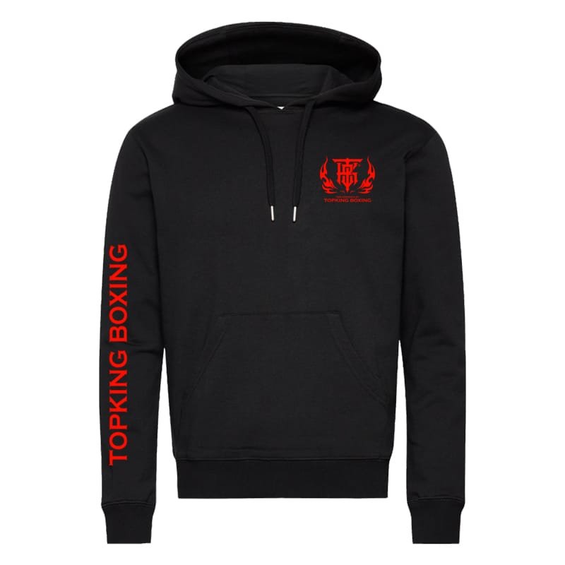 Sudadera con capucha Top King color negro con detalles rojos. Logo Top King en parte superior izquierda en rojo. "TOPKING BOXING" sublimado en brazo. Imagen frontal. 