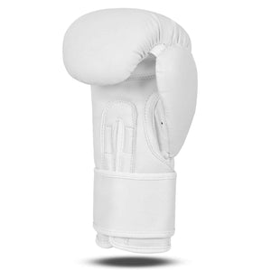Vista trasera mostrando el soporte de muñeca y pulgar en estos guantes de boxeo blancos de polipiel.