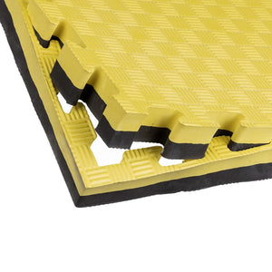 Esquina de tatami puzzle 2,5cm color amarillo y negro con acabado profesional y antildeslizante. Tamaño 100x100cm con grosor de 2cm. Fabricado en EVA.  