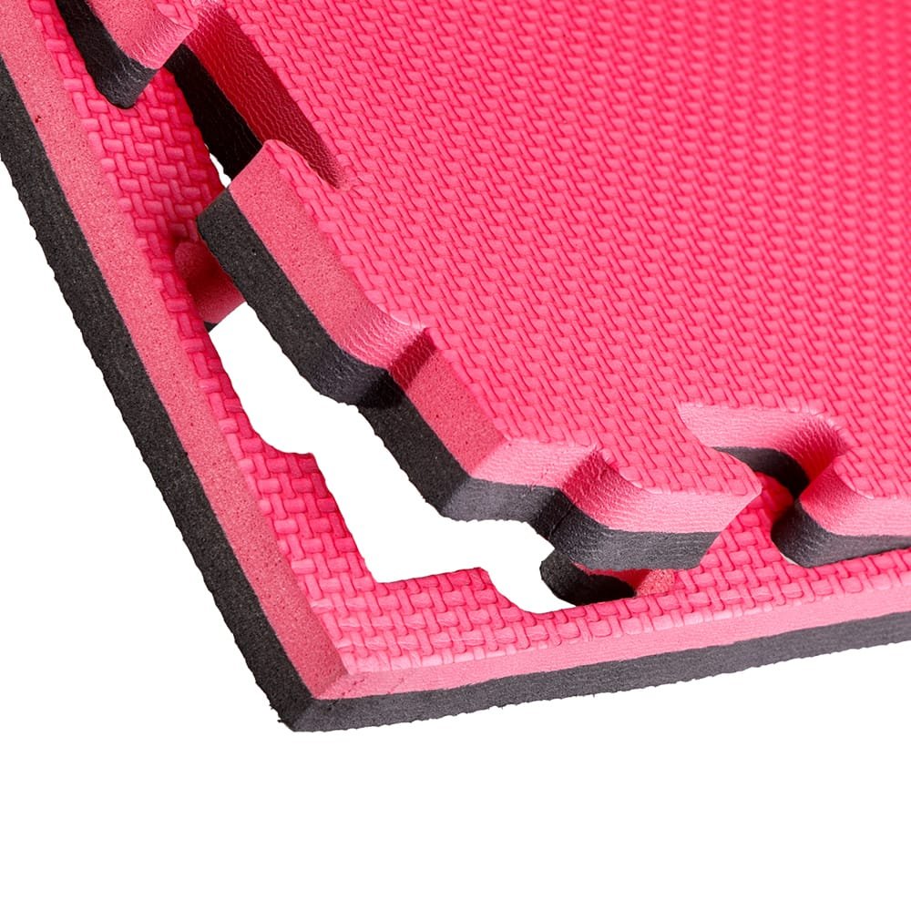 Esquina de tatami puzzle 2cm color negro y rojo con acabado profesional y antildeslizante. Tamaño 100x100cm con grosor de 2cm. Fabricado en EVA.  