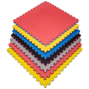 Piezas tatami puzzle 4cm color azul y rojo con acabado profesional y antildeslizante de distintos colores. Tamaño 100x100cm con grosor de 2,5cm. Fabricado en EVA.  